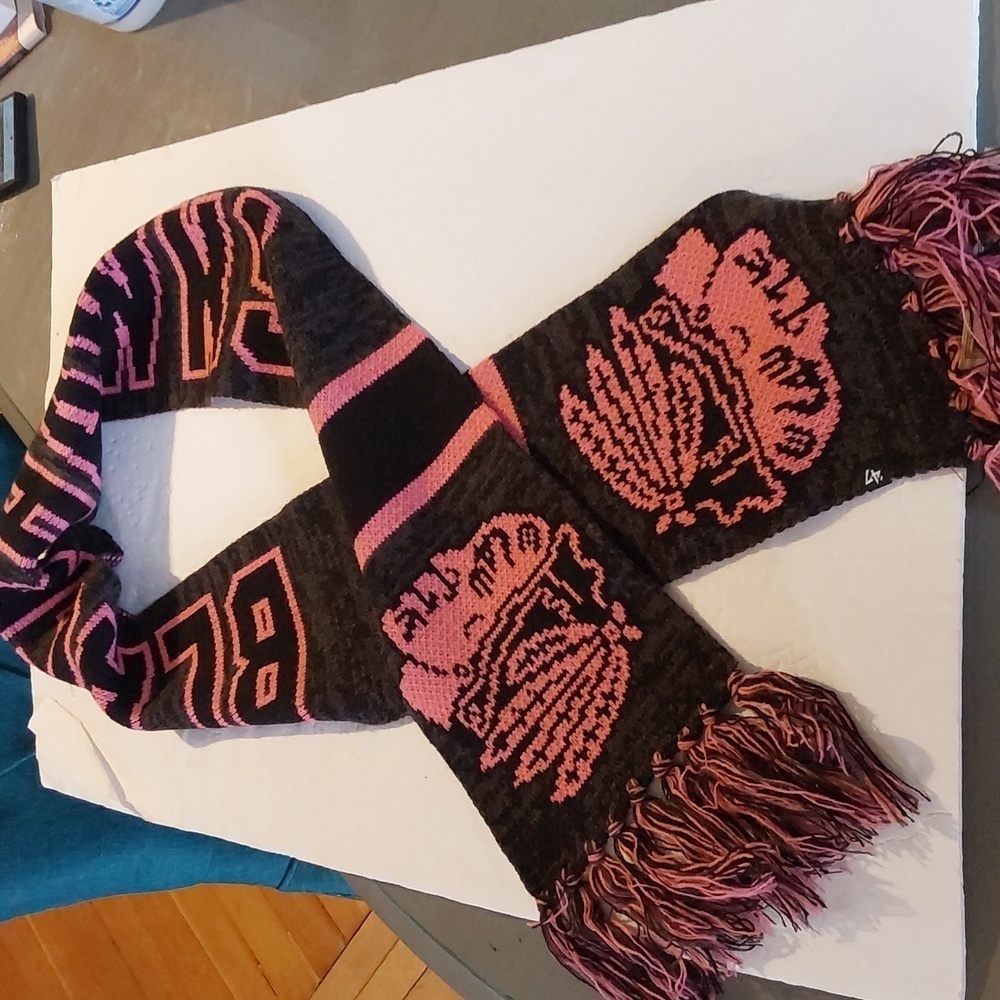 47 Brand BlackHawks Pink/Black Indian Long knit Scarf Reversible spell out Sport